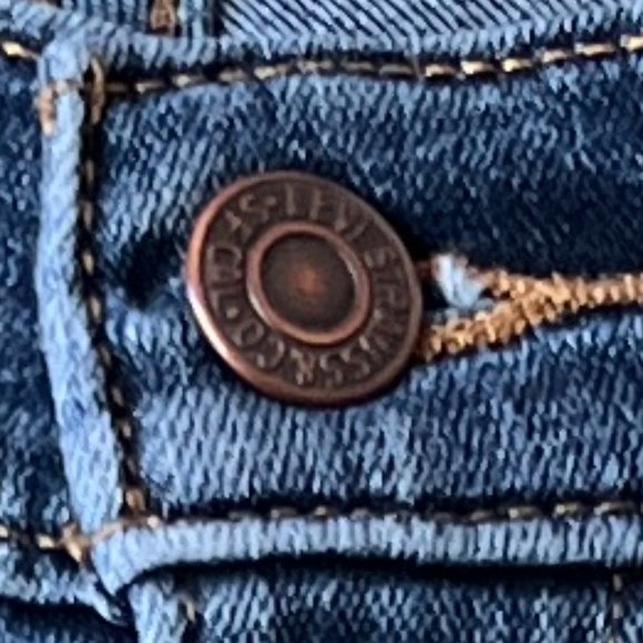 Gently Worn, but Lovingly Cared For, Women's Levi's Classic Bootcut Jeans - Picture 5 of 15